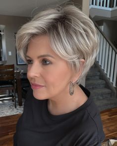 Sky by Noriko is a short, face flattering bob with lots layers and wispy ends. Noriko is definitely not afraid to add permatease to their… | Instagram Hairstyle Trending, Ideas Short Hair, Bob Cuts, Edgy Short Hair, Bob Hairstyles For Fine Hair