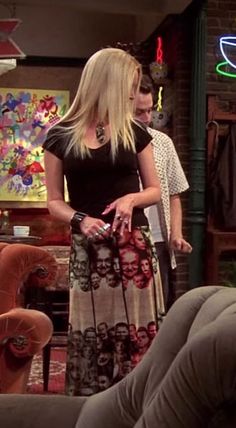 Phoebe Outfits Friends, Friends Outfits Phoebe, Iconic Phoebe Buffay Outfits, Phoebe Friends Outfits, Pheobe Buffay Outfit, Phoebe Buffay Aesthetic, Phoebe Outfits