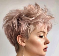 Short Razor Haircuts, Haircut Style, Cute Haircuts, Pixie Hair, Top Hairstyles, Hair Affair, Long Cut, Rose Gold Hair, Cute Cuts