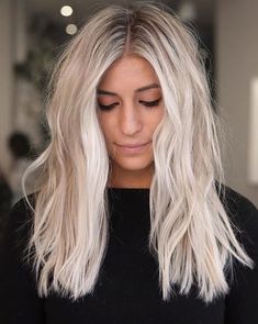 Very Light Blonde Highlights, Trendy Hair Color Ideas For Blondes, Haircolor Ideas Blonde, Refresh Blonde Hair, New Hair Color Ideas For Blondes, Blonde Hair Color Ideas For Spring, Spring Hair Color Ideas For Blondes, Vanilla Hair Color, Blonde Hair Color Ideas For Fall Winter