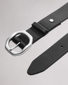 The Audrey. Our belt is made from Italian leather and has a custom silver-tone rounded buckle. Style it with tailored trousers, jeans and everything in between. Black M Womens Belts Fashion, Womens Belts, Trousers Jeans, Boot Accessories, Rag And Bone, Tailored Trousers, Black Belt, Belts For Women, Rag & Bone