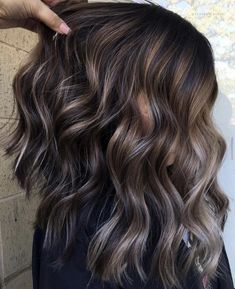 Dark Brown Hair With Low Lights, Dark Hair With Lowlights, Brown Hair With Lowlights, Rambut Brunette, Best Hair Stylist, Hair Highlights And Lowlights, Brunette Hair With Highlights, Dark Hair With Highlights