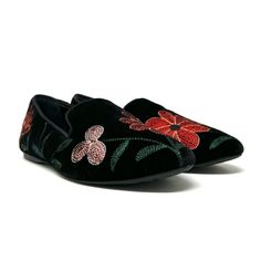 Please View The Pictures Well As They Are Part Of The Description. Up For Sale Is A Pair Of Birdies The Starling Floral Flower Black Velvet Slip On Loafers Flats. They Are In Preowned Condition With Minimal Wear. They Are A Size 6. Color May Appear Differently In Person Because Of Different Screen Settings And Lighting. Black Flats For Spring Galas, Black Loafers For Spring Galas, Black Slip-on Flats For Galas, Birdies Shoes, Flower Black, Slip On Loafers, Starling, Floral Flower, Birdy