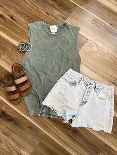 MINERAL WASHED SLEEVLESS Cute In Style Outfits, Summer Casual Outfits For Women Over 30, Womens Summer Outfits Casual, Outfits For Humid Weather Summer, Stitch Fix Spring 2024, Cool Mom Style Summer, Casual Mom Style Summer, Clothing Styles Summer, Mom Summer Outfits