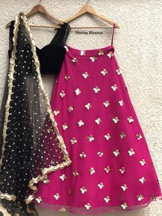 This black velvet blouse with gathered tulle is teamed with a hot pink skirt with 3D sequins butis. This outfit is completed with a black scallop dupatta with scattered butis. Pink Sequin Lehenga, Hot Pink Lehenga, Scallop Dupatta, Gold Sequin Blouse, Sequins Lehenga, Black Velvet Blouse, Gold Sequin Skirt, Hot Pink Skirt, Gold Lehenga