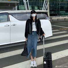 Dark Blue Midi Skirt Outfit, Korea Skirt Outfit, Hongkong Spring Outfit, Hongkong Winter Outfit, Airport Fashion For Women, Japan Spring Outfit, Hongkong Ootd, Japan Outfit Ideas, Long Denim Skirt Outfits