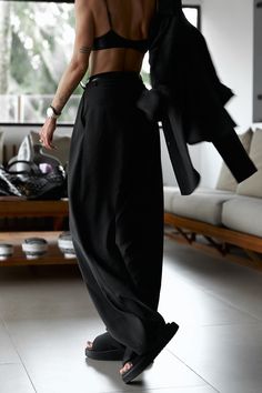 WIDE GRAPHITE BLACK TROUSERS – ANNAFOXY Masculine Women Fashion, Boho Athleisure, Italian Accessories, Stylish Street Style, Wide Trousers, Couture Tops, Black Trousers, Casual Style Outfits, Looks Style