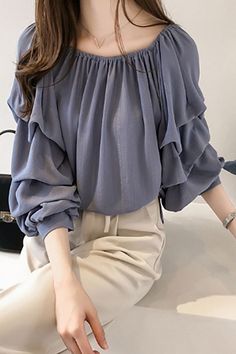 b865367fc4c0845c0682bd466e6ebf4cdesc44071084ri Model Boliz, Woman Blouse Casual, Plaid Jacket Women, Ladies Chiffon Shirts, Chiffon Kimono, Perfect Blouse, Ruffle Sleeve Blouse, Trendy Blouses, Off Shoulder Fashion