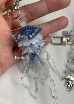 Jellyfish Things, Y2k Crafts, Cute Keychain Aesthetic, Flower Jellyfish, Jellyfish Charm, Ocean Keychain, Jellyfish Keychain, Jellyfish Jewelry, Blue Keychain