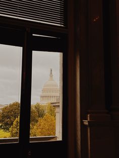 #fall #autumn #washington #cozyvibes Washington Dc Apartment Aesthetic, West Wing Aesthetic, Dc Aesthetics Washington Dc, Washington Dc Apartment, Washington Dc Photography, Dc Photography