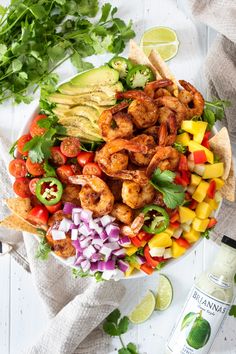 Overhead of Carribean shrimp over top of a bed of mango, red onions, avocado and peppers. Mango Shrimp Salad, Shrimp Mango, Salad Shrimp, Colorful Explosion, Weekly Dinner Menu, Recipes Seafood, Creamy Pasta Recipes, Mussels Recipe, Juicy Shrimp