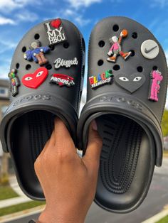 Crocs Jibbitz Kaws, Kaws Jibbitz, Croc Inspiration, Croc Jibbitz Ideas, Croc Collection, Croc Jibbitz, Crocs Outfit, Crocs Slides, Black Crocs