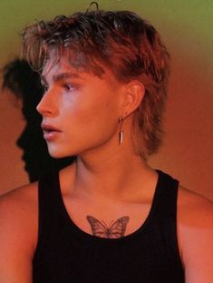 Trendy Mullet, Modern Mullet Haircut, Nonbinary Hair, Mullet Haircuts, Queer Hair, Mullet Hairstyles, Mens Haircuts Short Hair, Androgynous Hair, Mullet Haircut