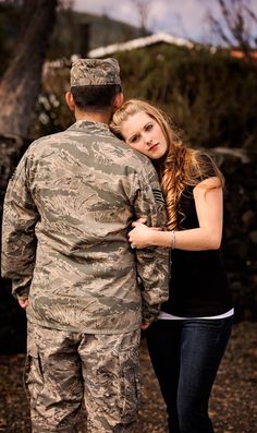 Deployment pictures Photographi by Brittani : Ideas for you Army Couple Photography Poses, Deployment Pictures, Army Love Photography, Military Couple Photoshoot, Pose Picture, Makes The Heart Grow Fonder, Military Heroes