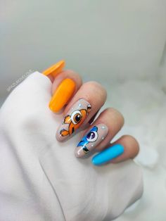 Nemo Nails Disney, Finding Dory Nails, Moana Nail Designs, Nemo Nail Art, Finding Nemo Nail Art, Bluey Cartoon Nail Art, Easy Cartoon Nails, Nails With Cartoon Characters, Nails Inspiration Disney