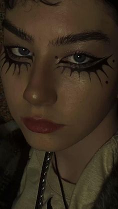 Cybersigilism Makeup, Metal Concert Makeup, Gothic Eyeliner Ideas, Pretty Halloween Makeup Looks, Graphic Eyeliner Makeup, Walk Print, Eye Bags Makeup, Metal Outfit, Eyeliner Ideas