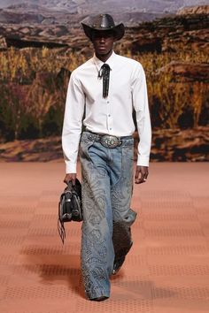 Cowboy Outfit Men, Cowboy Aesthetic, Cowboy Costume, Rodeo Outfits, Men Fashion Show, Gareth Pugh, Cowboy Outfits, Cowboy Style, Cow Boy