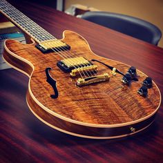 an electric guitar sitting on top of a wooden table