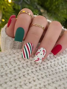 Multicolor  Collar    Color Nails Embellished   Beauty Tools Candy Cane Nails, Red Christmas Nails, Cute Christmas Nails, Short Square Nails, Nail Candy, Diy Nail Art, Festival Nails, Stick On Nails, Xmas Nails