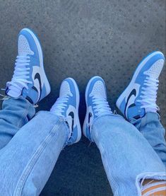 Matching Shoes For Couples, Couple Shoes Matching, Jordan Couples, Sepatu Air Jordan, Couple Sneakers, Blue Basketball Shoes, Couple Fits, Nike Air Jordan 1 Retro, Couple Shoes