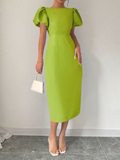 Vestido de Verão Elegante de Manga Curta e Gola Redonda de Cor Sólida Verde elegante  Manga Curta Tecido Simples Justa Não elástico  Women Clothing, size features are:Bust: ,Length: ,Sleeve Length: Feminine Black Women, Elegant Summer Dresses, Corporate Dress, Business Casual Outfits For Work, Everyday Fashion Outfits, Formal Dresses For Women, Women Midi, Crepe Dress