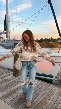 Beach In The Fall Outfit, Fall Outfit Inspiration 2024, Fall Inspo 2023, Fall Clothes Ideas, Midwest Fall Outfits, Oregon Outfits Fall, Fall Outfits 30s For Women, Fall Outfits Women Photoshoot, Maine Fall Outfit