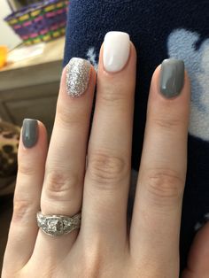 Grey White Silver Nails, Gray White And Silver Nails, Gray And White Nail Ideas, Grey And White Dip Nails, Gray Wedding Nails Bridesmaid, Grey White And Silver Nails, Grey Wedding Nails Bridesmaid, Grey Color Nails Designs, White And Gray Nail Designs