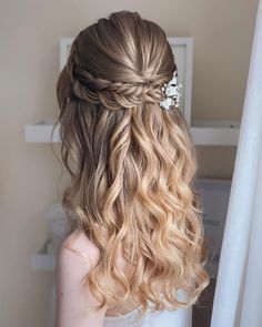 Bridal Hair Half Up, Bridal Hair Down, Half Up Wedding Hair, Wedding Hair Half, Prom Hairstyles For Long Hair, Front Hair Styles