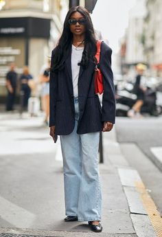 Wide Leg Jean Outfits, Pfw Street Style, Jean Trends, Style Looks, Paris Street Style, Style Spring, Spring Street Style, Paris Street