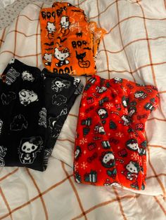 Hello Kitty Pjs Halloween, Cute Fall Pajamas, Halloween Outfits Aesthetic Casual, Fall Pj Pants, Cute Aesthetic Pajamas, Halloween Shopping Aesthetic, Fall Pjs Aesthetic, Halloween Clothes Aesthetic, Spooky Pajamas