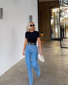 @laurajadestone Styling Rollas Sailor jeans.   Available at Flo & Frankie. 40s Mode, Comfy Spring Outfits, Elegantes Outfit Damen, Denim On Denim, Outfit Chic, Outfit Jeans, Looks Street Style, Casual Work Outfits, Mode Inspo