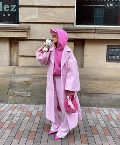 Monochrome Outfit Aesthetic, Monochromatic Fashion, Pastel Outfit, Coat Women Fashion, Monochrome Outfit, Outfit Pink, January 29, Large Coffee, Pink Outfits