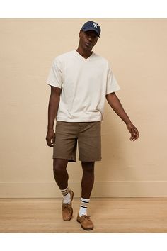 Soft cotton jersey/V-neck/Short sleeves/Straight hem/This shirt is Real Good: Made with the planet in mind & a promise to continue to do better. Oversized Shirt With Shorts, T Shirt Outfit Men, Japan Outfits, Oversize Tshirt Outfits, T Shirt Outfit, Fits Inspo, Just Style, Do Better, Graphic Tops