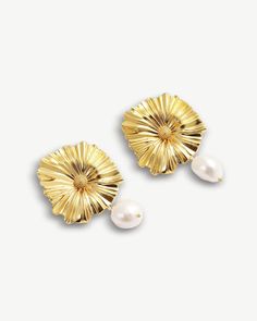 a pair of gold earrings with pearls