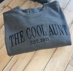 Het coole tante-sweatshirt. Extra grote ronde hals. Tante - Etsy Nederland The Cool Aunt, Aunt Sweatshirt, Cool Aunt, Aunt Life, Womens Sweatshirts, Cute Shirt Designs, Oversized Crewneck, Comfort Colors Shirt, Mode Vintage