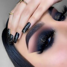 Maquillage Goth, Glitter Eye Makeup, Beautiful Eye Makeup, Colorful Eye Makeup, Creative Eye Makeup