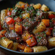 Nigella Lawson- Plate | 🥩🍝 𝐂𝐥𝐚𝐬𝐬𝐢𝐜 𝐏𝐞𝐩𝐩𝐞𝐫 𝐒𝐭𝐞𝐚𝐤 𝐰𝐢𝐭𝐡 𝐏𝐚𝐬𝐭𝐚 😍✨ | Facebook