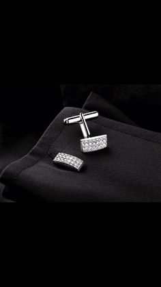 Maison Bachet's cufflinks, a nod to the elegance. Cufflinks Men Fashion, Luxury Cufflinks, Masculine Accessories, Gents Bracelet, Handmade Cufflinks, Bvlgari Jewelry, Engraved Cufflinks