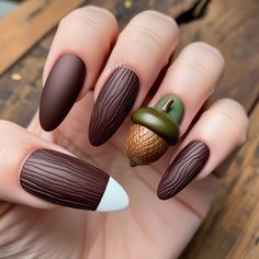 Mimic the texture of wood grain with realistic 3D acorn accents for a cozy, nature-inspired Thanksgiving nail design. This matte and textured nail art captures the essence of autumn in a fresh, creative way. Thanksgiving Nail Designs, Festival Nails, Nail Art Inspiration, Wood Texture, Autumn Inspiration, Wood Grain