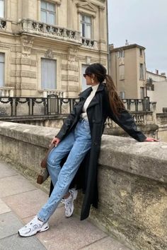 Come abbinare le New Balance Trench Outfit, City Outfits, Outfit Look, Casual Winter Outfits, Cool Street Fashion, Mode Inspiration