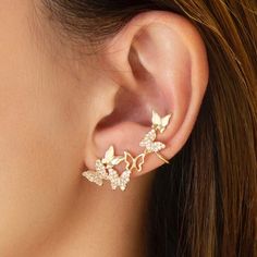 Gorgeous Gold Rhinestone Covered String Of Butterflies Ear Cuff Super Cute For The Summer Season & Any Time Of Year Butterfly Earrings Gold, Ear Climbers Earrings, Butterfly Earrings Stud, Climber Earrings, Ear Cuff Earings, Fantasy Jewelry, Girly Jewelry, Butterfly Earrings, Cuff Earrings