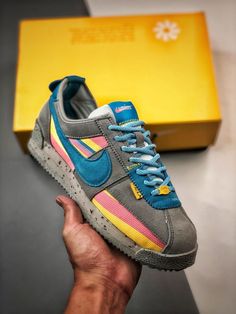 Black Cortez, Nike Cortez Blue, Grey Nike Shoes, Gray Nike Shoes, Air Force One Shoes, Top Shoes For Men, Yellow Nikes, Chic Heels