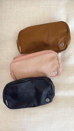 Lululemon Belt Bag Collection, Lululemon Phanny Pack, Lululemon Bags Aesthetic, Lulumelon Belt Bag, Lulu Crossbody Bag, Lululemon Belt Bags, Lulu Lemon Crossbody Bag, Lulu Crossbody Bag Outfit, Lulu Belt Bag Outfit