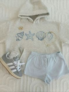 Beachy Core Outfits, Cute Travel Fits, Brandy Melville Wishlist, Outfit Ideas Beachy, Beachy Aesthetic Clothes, Outfit Ideas Brandy Melville, 65 Degree Weather Outfit, Costal Outfit, Casual Preppy Outfits