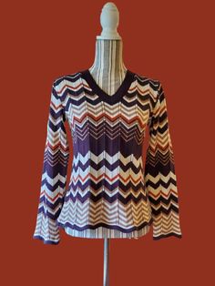 "Vintage 90's scalloped pointelle knit zig zag sweater. This sweater does not have a label, but I am guessing 90's from the look and feel. Definitely 70's inspired with the colors and design! Such a cute sweater. Feels to be acrylic with no flaws to note! Measures out around a size small in today's fits.  measurements  Shoulder seam- 14\"  pit to pit- 16.5\" (fits a 33\" to 38\" chest)  Length- 22\"  Sleeve Length- 22\"  All sales final, I am happy to help if you have any questions about this item, before you purchase!" Retro Stretch Knit Sweater, Retro Knit Stretch Sweater, Retro Fitted Textured Knit Sweater, Tweed Overcoat, Pointelle Knit, Tacoma Wa, Cute Sweater, Crochet Vest, Floral Sundress