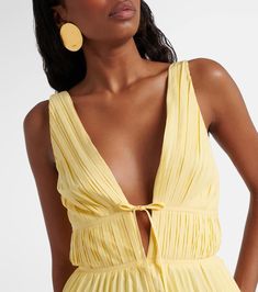 Summer Cotton Cocktail Mini Dress, Summer Pleated Cotton Maxi Dress, Summer Cotton Pleated Maxi Dress, Chic Yellow Cotton Dress, Yellow Pleated Mini Dress For Summer, Chic Yellow Pleated Mini Dress, Summer Midi Dress For Cocktail, Beach Chic Outfit Wedding Guest, Beach Chic Outfit