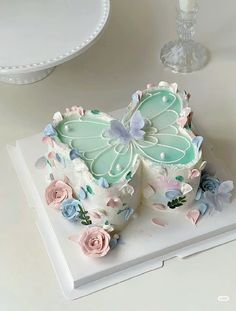 there is a cake that looks like a butterfly