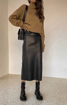 Cute Fall Skirt Outfits, Cute Fall Skirt, Outfits In Winter, Fall Skirt Outfits, Skirt Outfits Ideas, Fall Skirt, Skirt Outfits Fall, Skirt Trends, Rock Punk