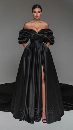 Black Wedding Dress Gothic, Dark Witch, Gothic Wedding Dress, Elegant Black Dress, Stunning Prom Dresses, Wedding Dresses Corset, Prom Dress Inspiration, Wedding Dresses Photos, فستان سهرة