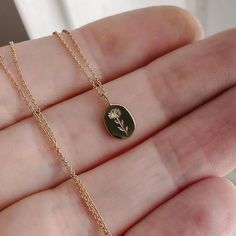 Golden Necklaces, Necklaces Aesthetic, Minimalistic Jewelry, Jewellery Pendant, Minimalist Jewellery, Necklace Charms, Dainty Gold Necklace